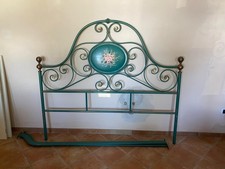 Letto matrimoniale verde usato completo di testata e pediera , senza rete.