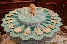 TORTA BOMBONIERA  BATTESIMO BIMBO DA 20 FETTE  OGGETTI IN RESINA BIBERON CIUCCI 