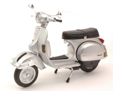Vespa P 200 E 1978 SILVER 1:12