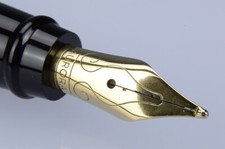 Aurora Ipsilon Stilografica Resina-Verde Cartucce Nib "M" Made in Italy 2000s