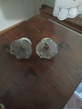 VINTAGE, COPPIA DI POMELLI IN VETRO CON PARTI IN OTTONE, PRIMI 900.