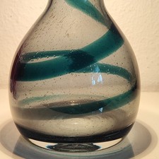 Raro vaso in vetro pulegoso a