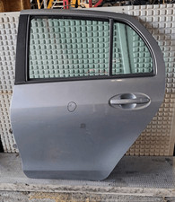 670040D110 Porta post. SX