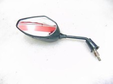 Specchio sinistro con graffi