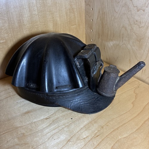 Antico casco minatore con - minatore,