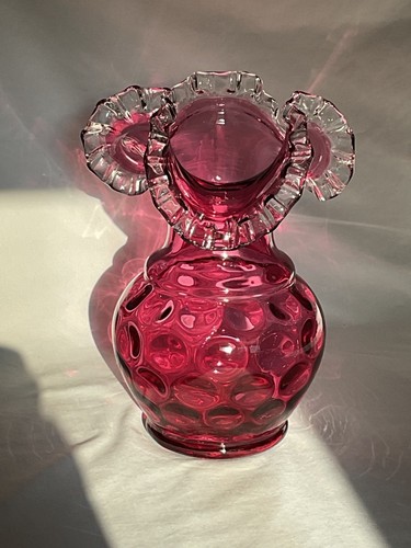 Fenton cranberry vaso - fenton, 11"