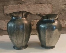 Coppia Di antichi Piccoli vasi in peltro, marchio non identificato