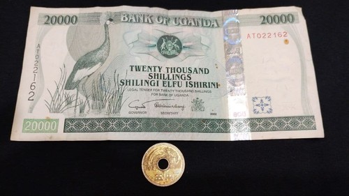 Vecchia banconota uganda - vecchia, 2002