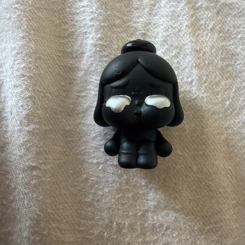 Pop mart bean crybaby - crybaby, baby