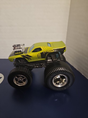 Hot wheels monster jam truck - hot,
