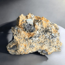 Esemplare di tormalina gialla