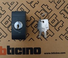 Interruttore Bipolare 0/1 a chiave Bticino Living International L4012 