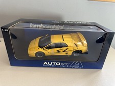 1/18 AutoArt Performance -
