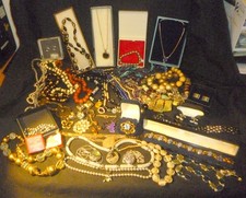 grande quantità di bigiotteria