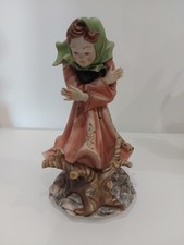 STATUINA CERAMICA CAPODIMONTE RAGAZZA INFREDDOLITA FIRMA CORTESE. CON DIFETTO