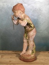 Statua in terracotta di putto dipinta e invecchiata