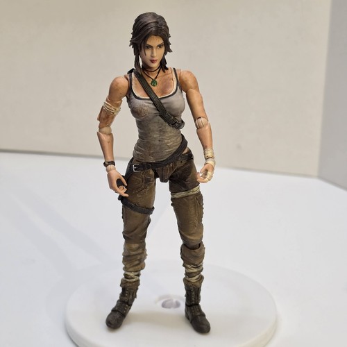 Play arts kai tomb raider - tomb,