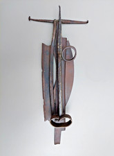 Scultura in ferro Helmut Staeger astratta moderna tribale mistica upcycling