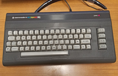 Commodore boxed - (c16),