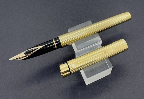 Penna stilografica scanalata
