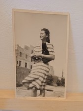 Ragazza anni '40 '50 vestita