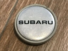 SUBARU 50MM BORCHIA COPPA COPRI MOZZO MOZZI RUOTA RUOTE CERCHIO CERCHI LOGO NOME