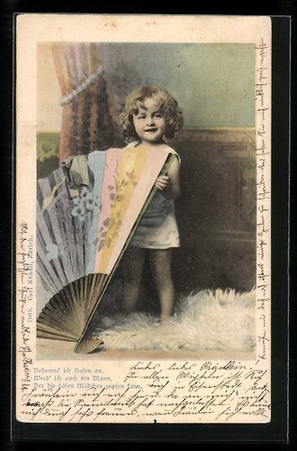 Bambina con grande - un,