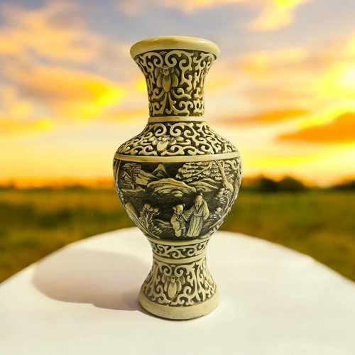 Vaso resina cinabro intagliato