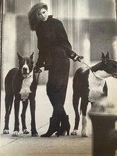 RAGAZZA CON ALANI CANE PUBBLICITà ANNO 1979 FASHION MODA