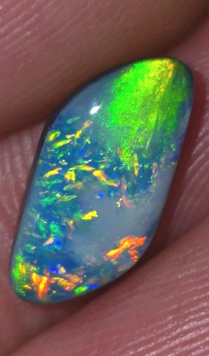 Pietra cabochon gemma opale