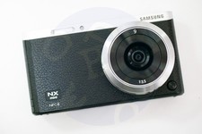 Samsung NX mini fotocamera con obiettivo NX-M 9 mm F3.5 ED