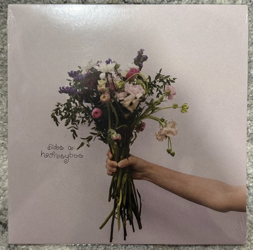 Olivia rodrigo honeybee - olivia,