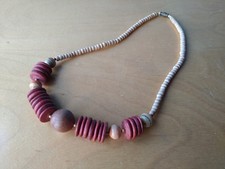 Collana girocollo in legno a