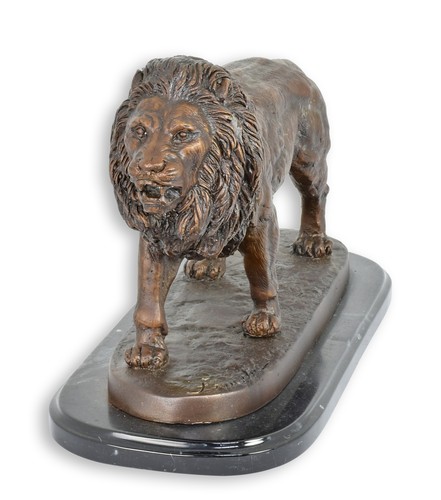 Una scultura bronzo - in,