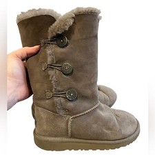 UGG BAILEY BUTTON TRIPLET alto