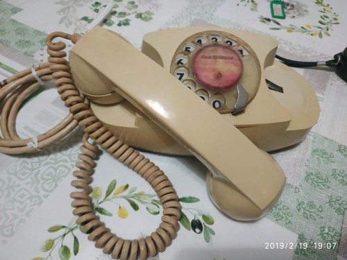 Vecchio telefono fisso disco - telefono,