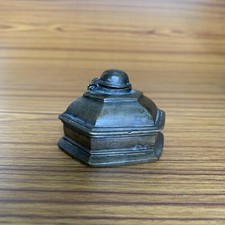 Un vecchio pozzo o vaso di