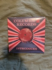 IN HAND HARRY STYLES SIGN OF