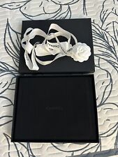 collana lunga chanel scatola vuota.Compreso fiore e nastro.