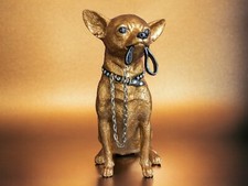 Statua cane chihuahua. Cappotto speciale bronzo scintillante, lucido. Design a mano su misura