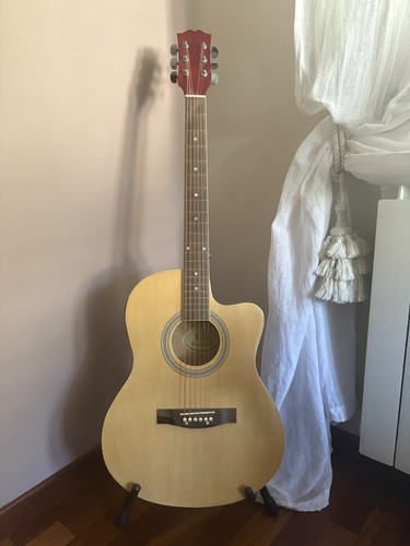 Chitarra acustica
