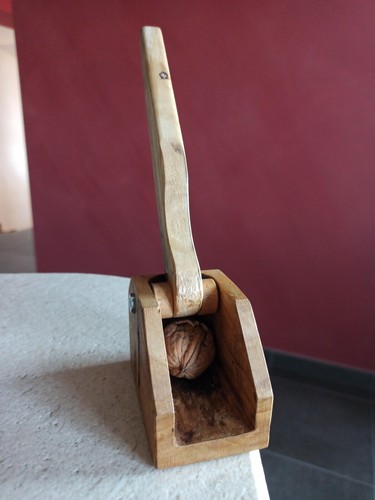 Schiaccianoci artigianale - , in