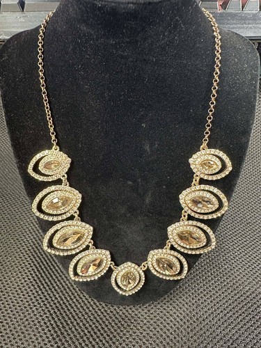 Collana con strass firmata