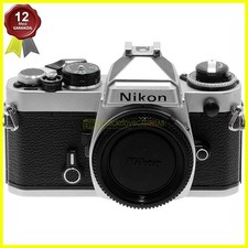 Nikon FE Silver fotocamera a pellicola, macchina fotografica reflex analogica.