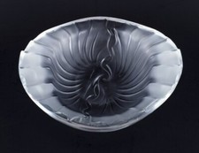 Lalique, Francia.  Ciotola in