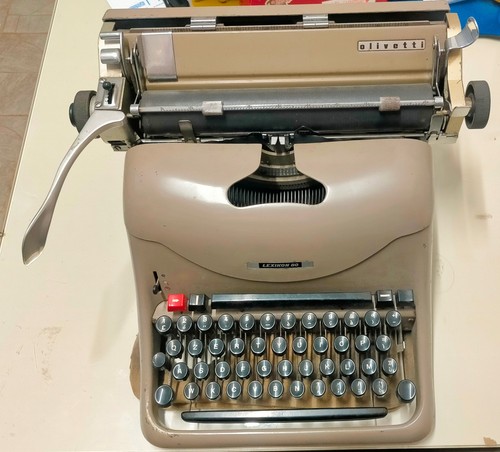 Macchina scrivere olivetti - da,