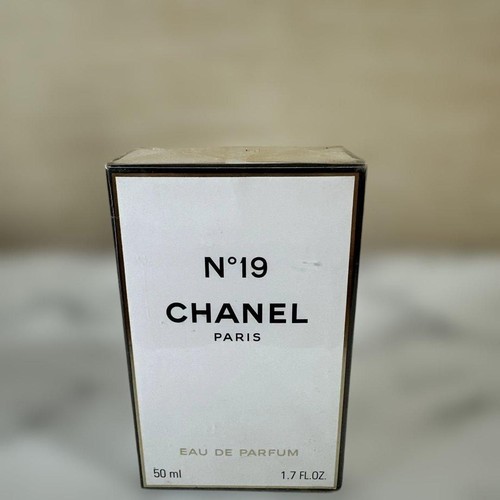Chanel eau de parfum - n°19,