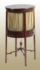 Antico tavolino da lavoro inglese stile Sheraton del 1800 in mogano con pitture