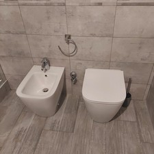 coppia sanitari filo muro