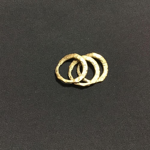 Anello martellato tono oro set